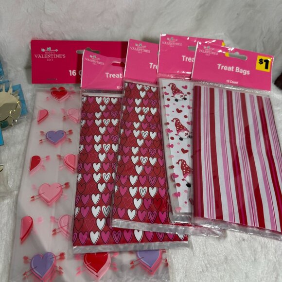 Mixed Valentines Day Treat Bags & Party Decorations Bundle new craft lot - Picture 3 of 3